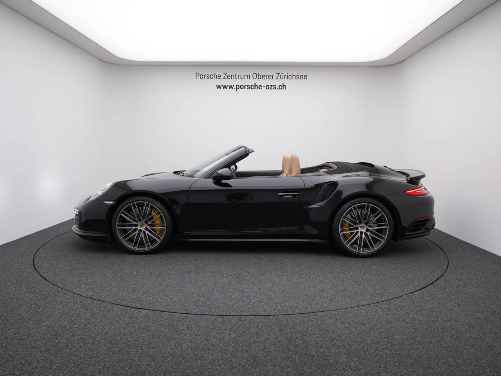 PORSCHE 911 Turbo S Cabriolet-showroom-element-1