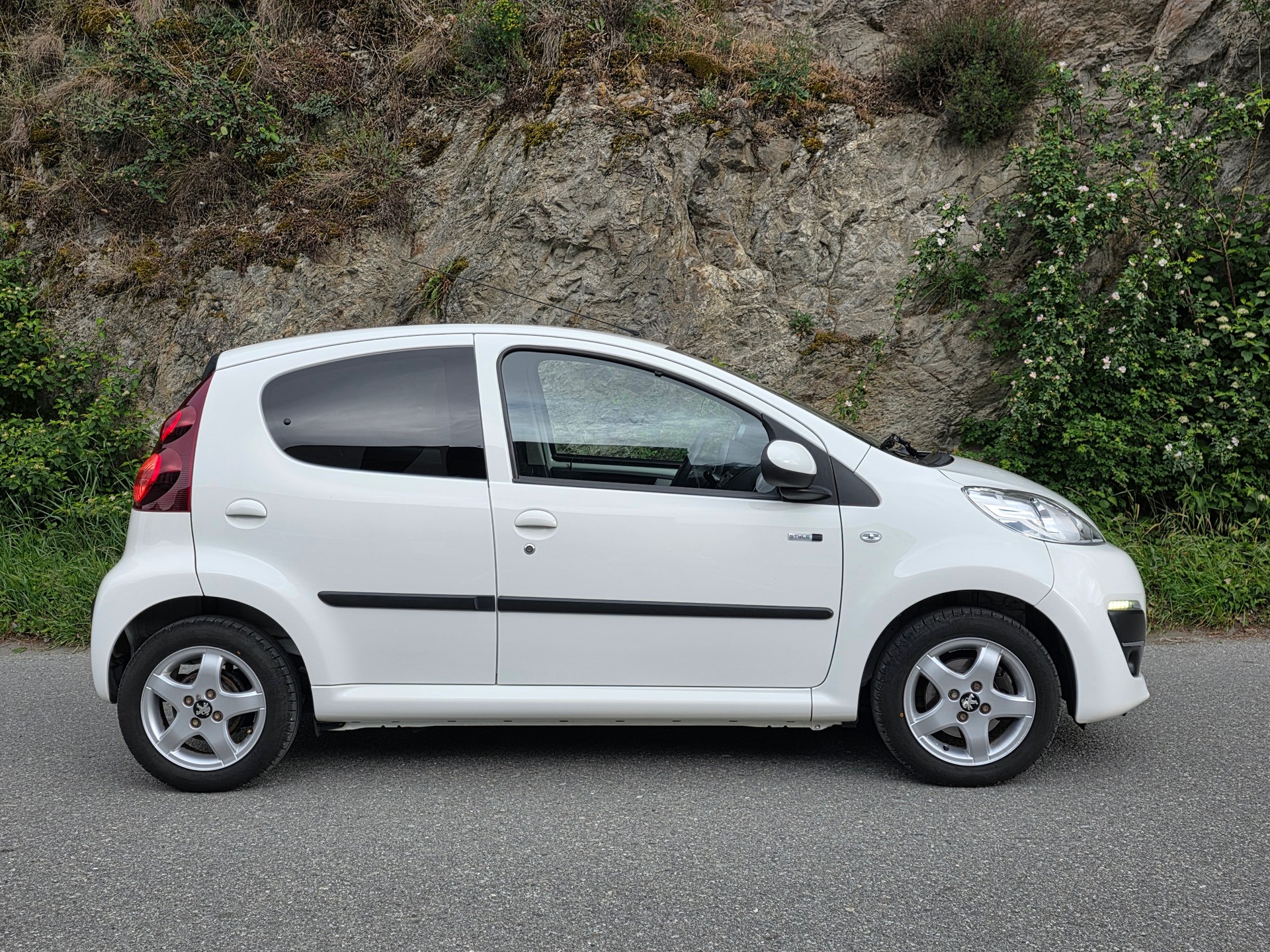 PEUGEOT 107 1.0 Style-image-4