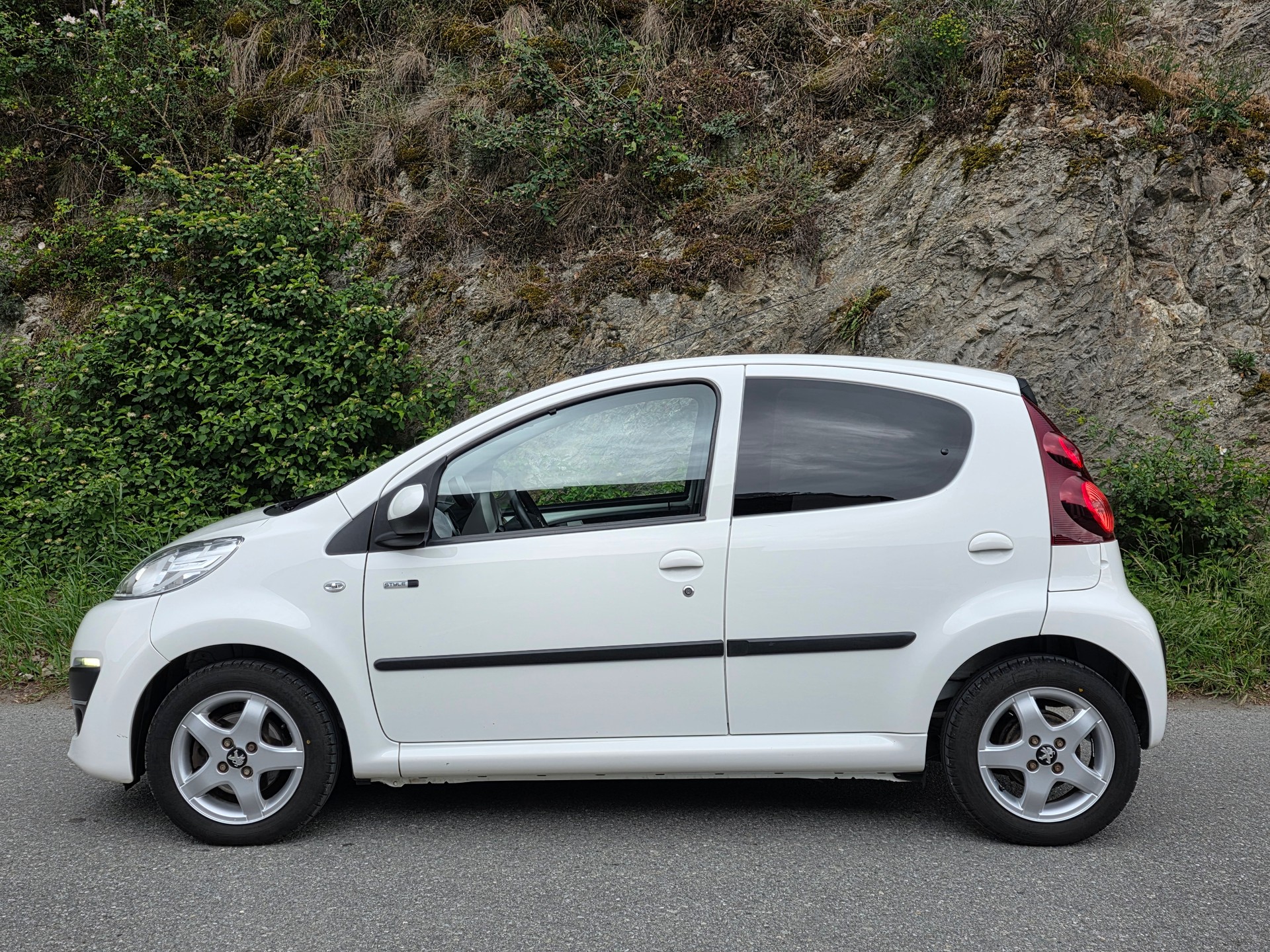PEUGEOT 107 1.0 Style-image-1