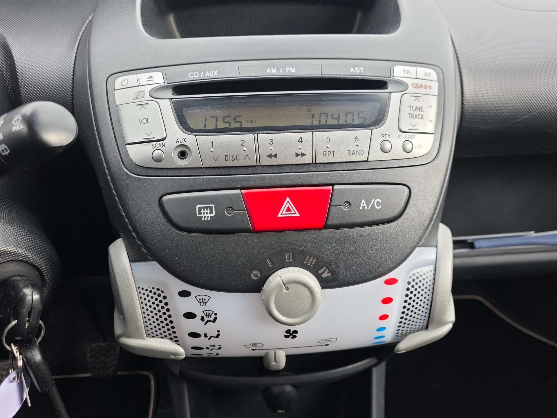 PEUGEOT 107 1.0 Style-image-9