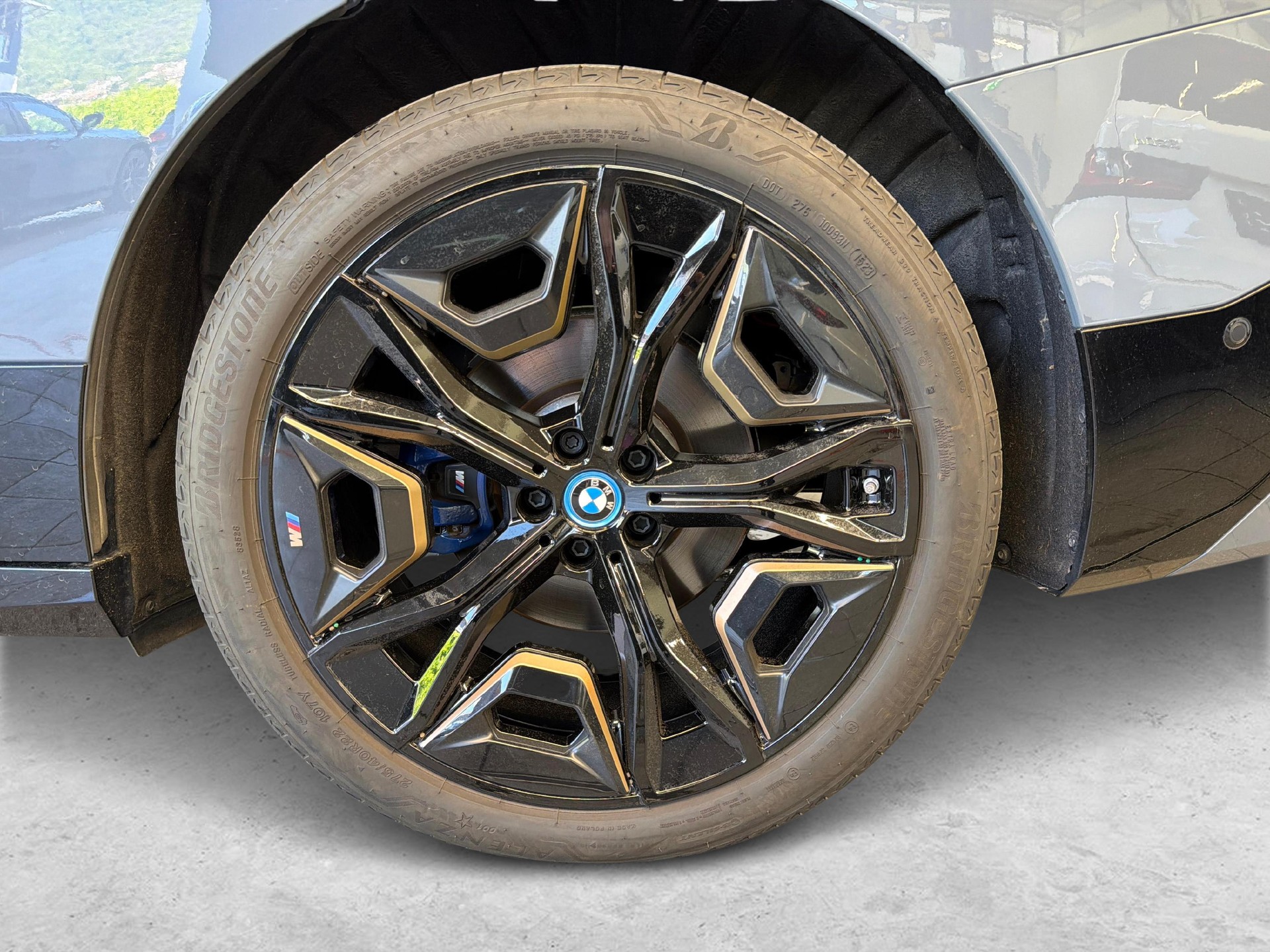 BMW iX M60-image-10