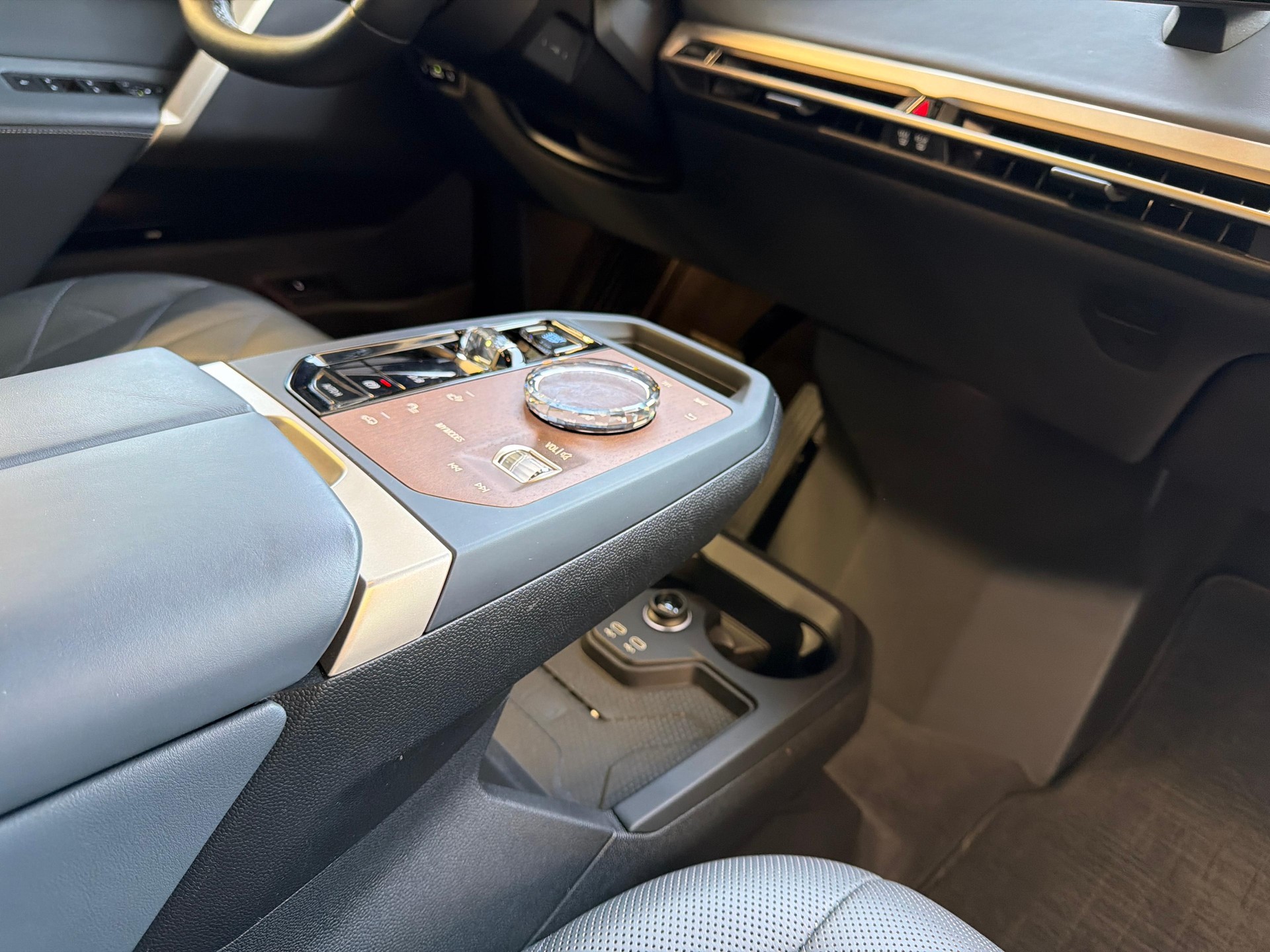 BMW iX M60-image-17