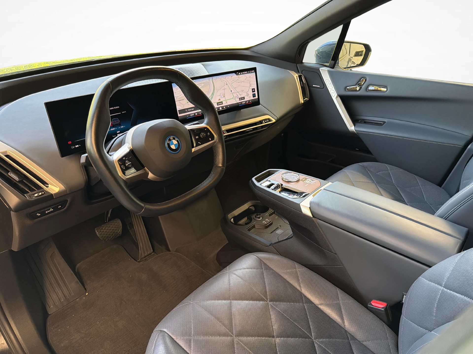 BMW iX M60-image-12