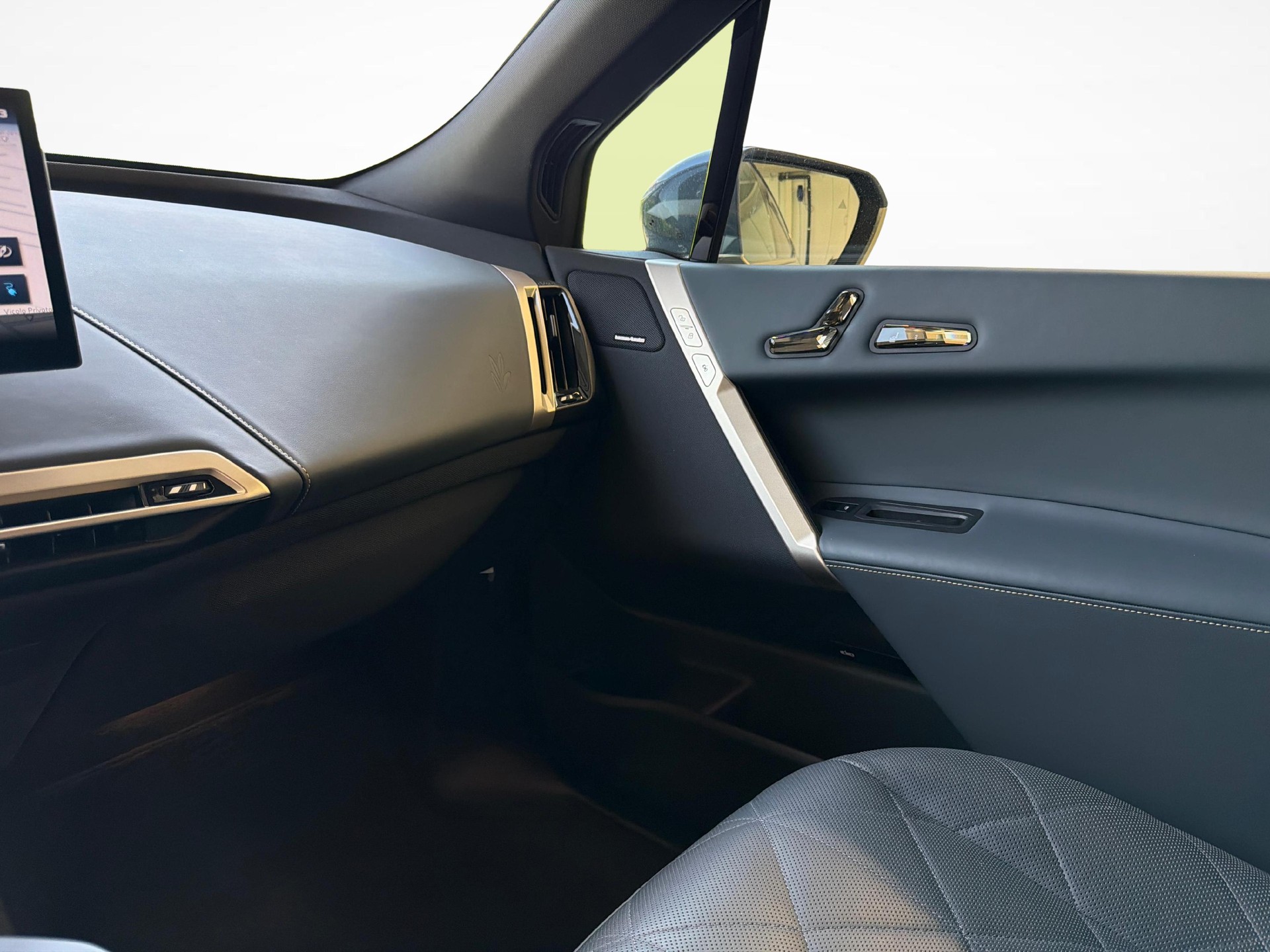 BMW iX M60-image-18