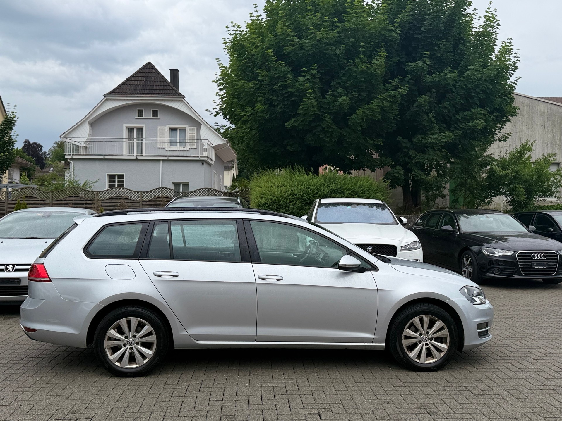 VW Golf Variant 1.6 TDI Trendline 4Motion-showroom-element-1