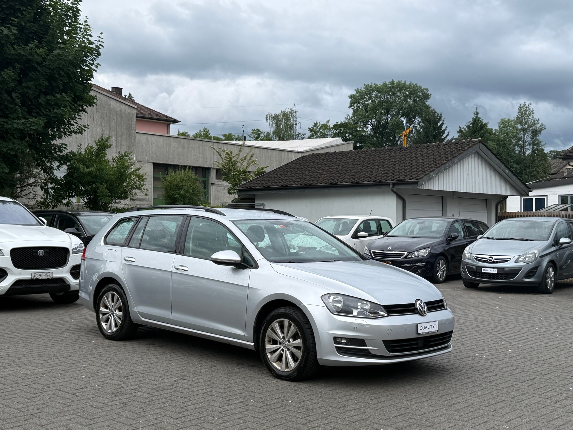 VW Golf Variant 1.6 TDI Trendline 4Motion-image-4