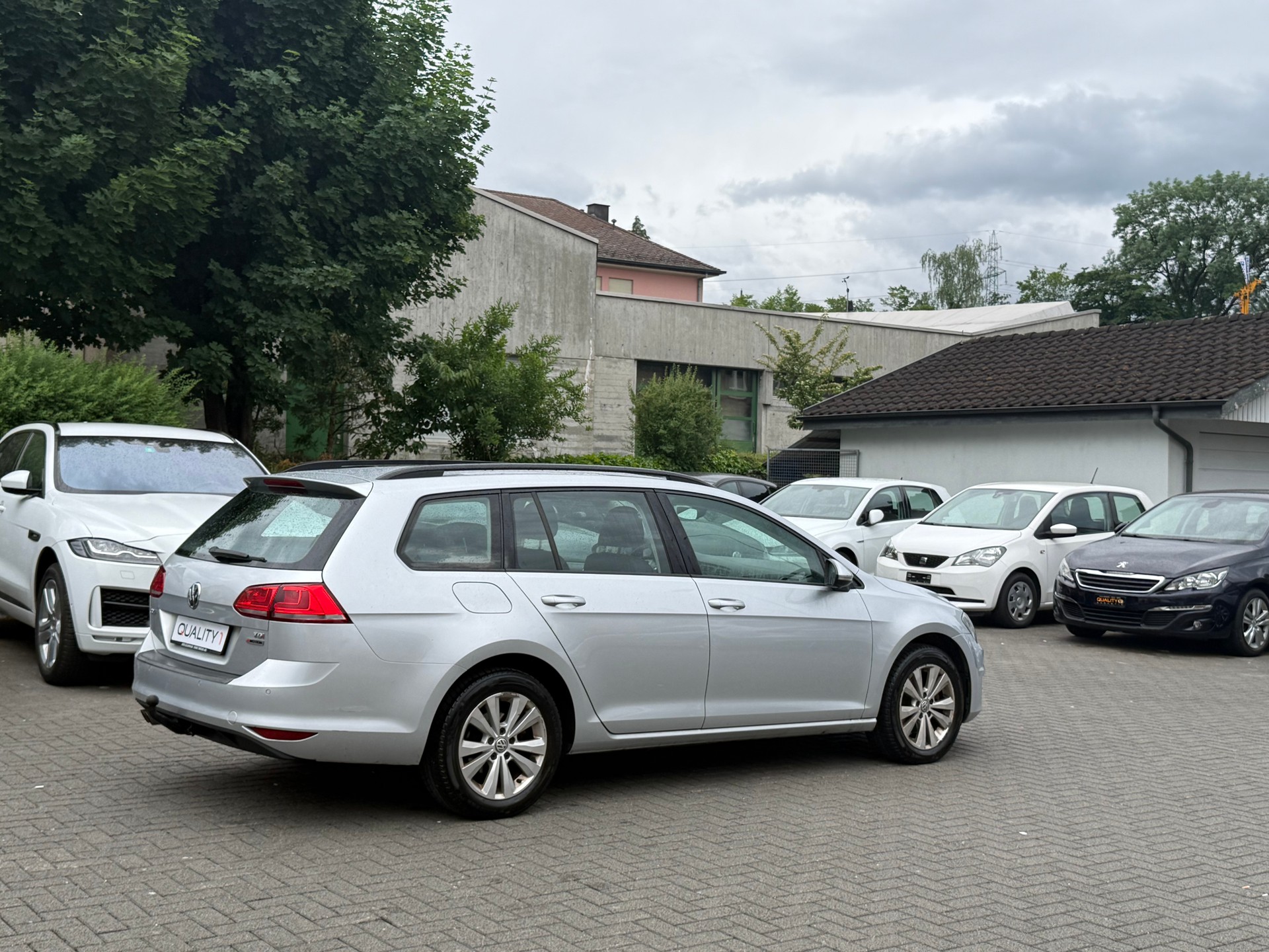 VW Golf Variant 1.6 TDI Trendline 4Motion-image-6