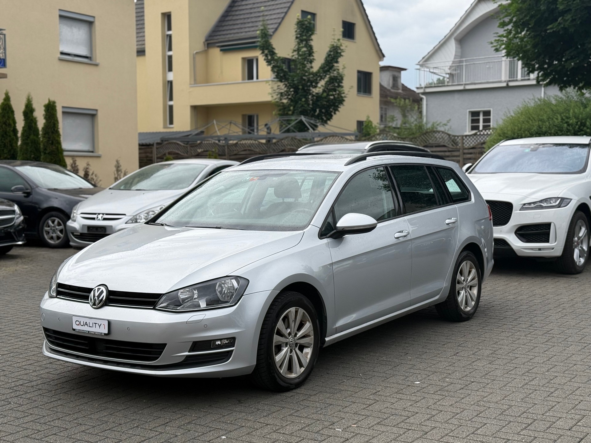 VW Golf Variant 1.6 TDI Trendline 4Motion-image-5