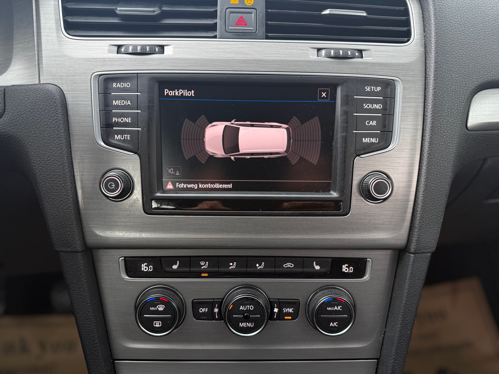 VW Golf Variant 1.6 TDI Trendline 4Motion-image-14