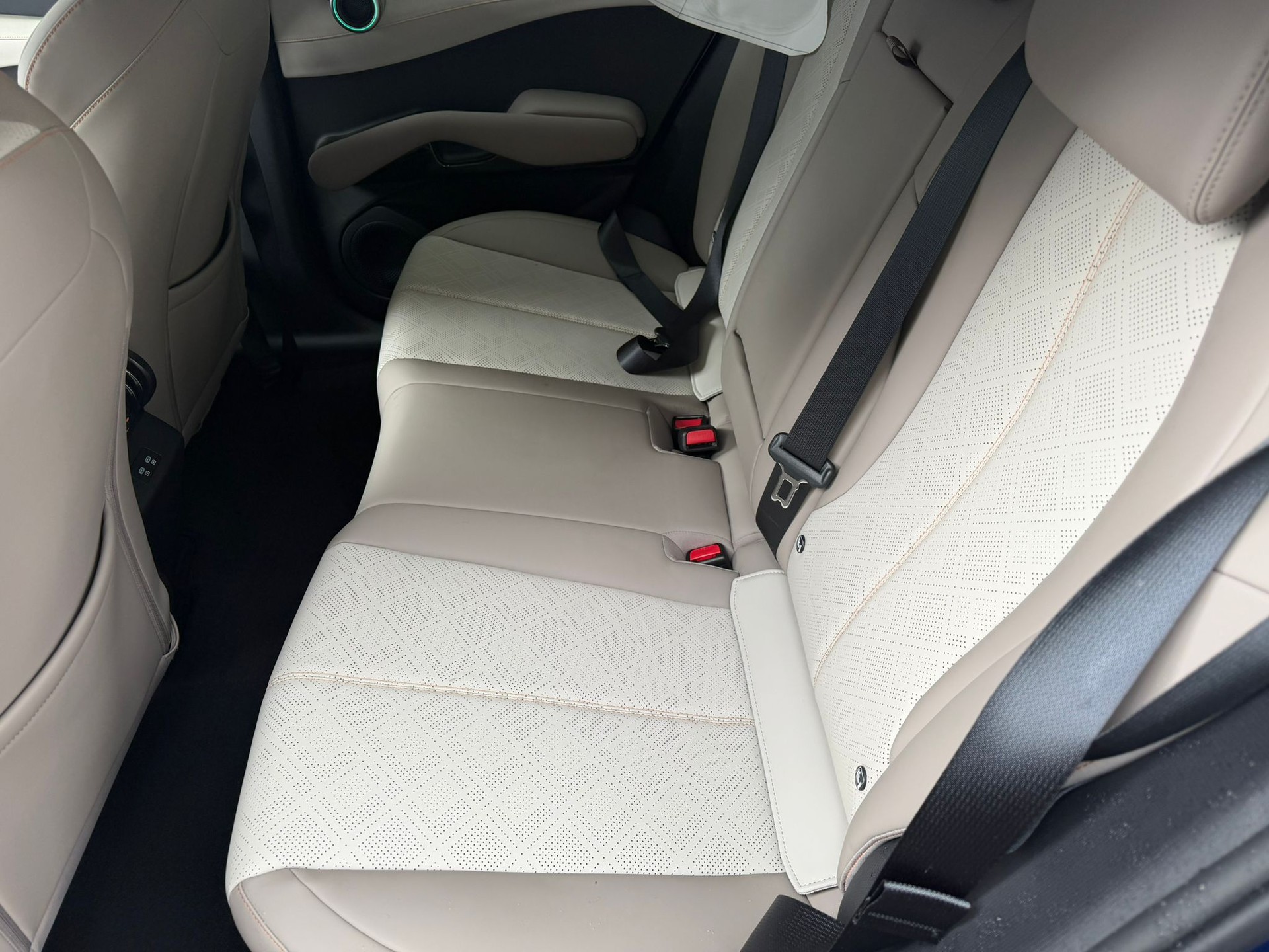 BYD Atto 3 EVO 74.8 kWh Design UNFALLFAHRZEUG-showroom-element-3