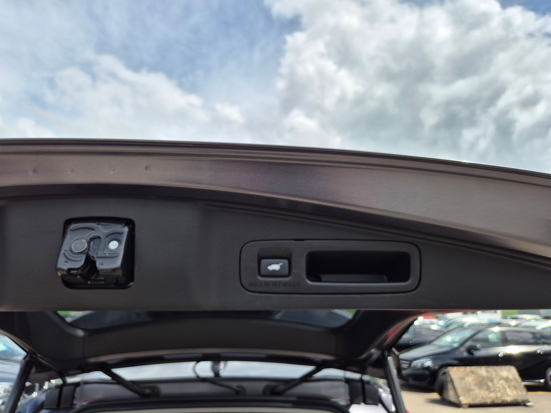HONDA CR-V 1.5 i-VTEC Executive 4WD Automatic-image-15