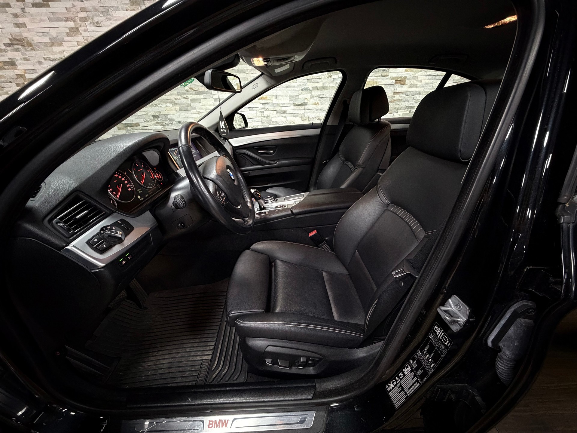 BMW 520d xDrive Luxury Line Steptronic-image-11