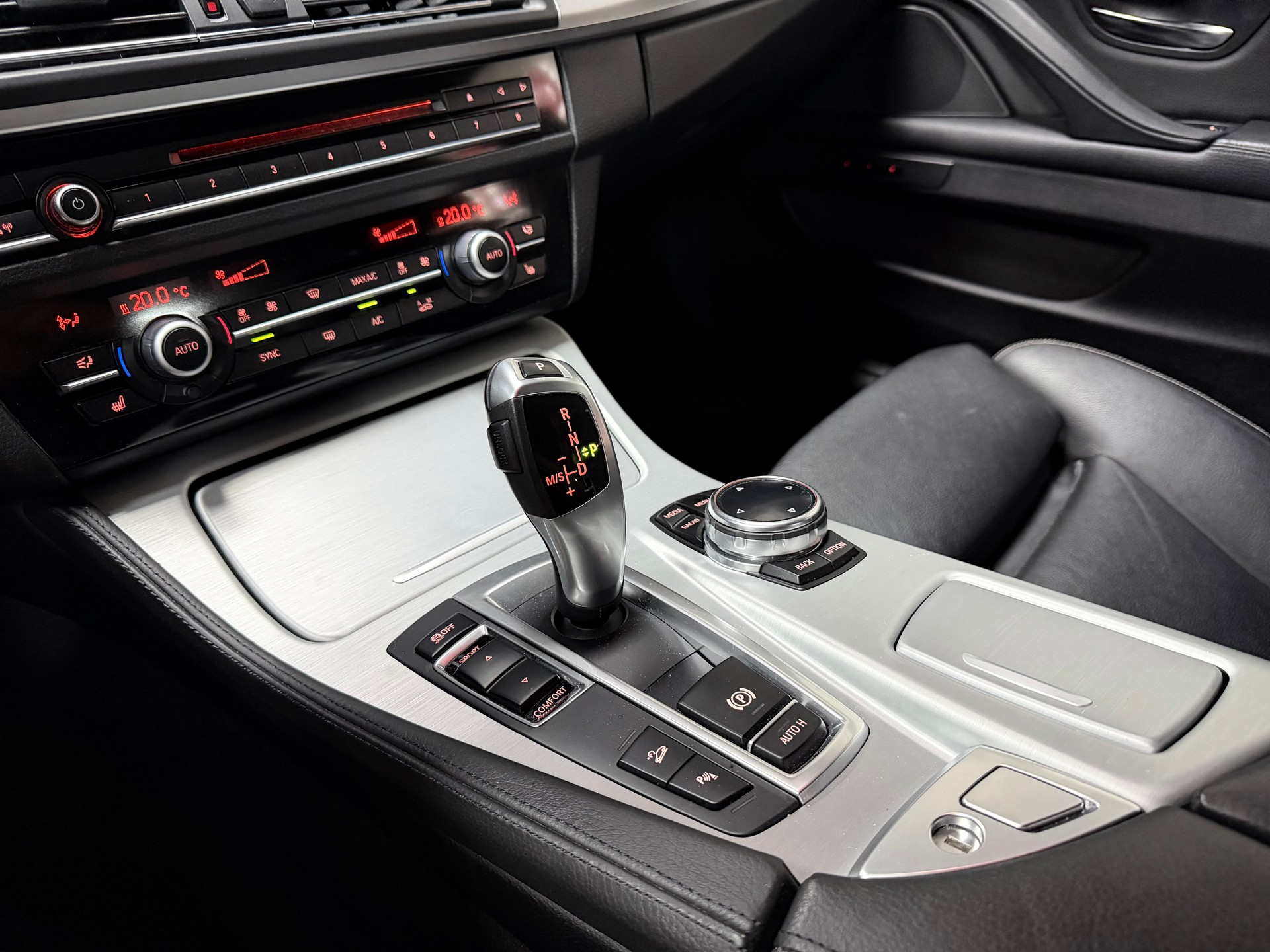 BMW 520d xDrive Luxury Line Steptronic-image-16