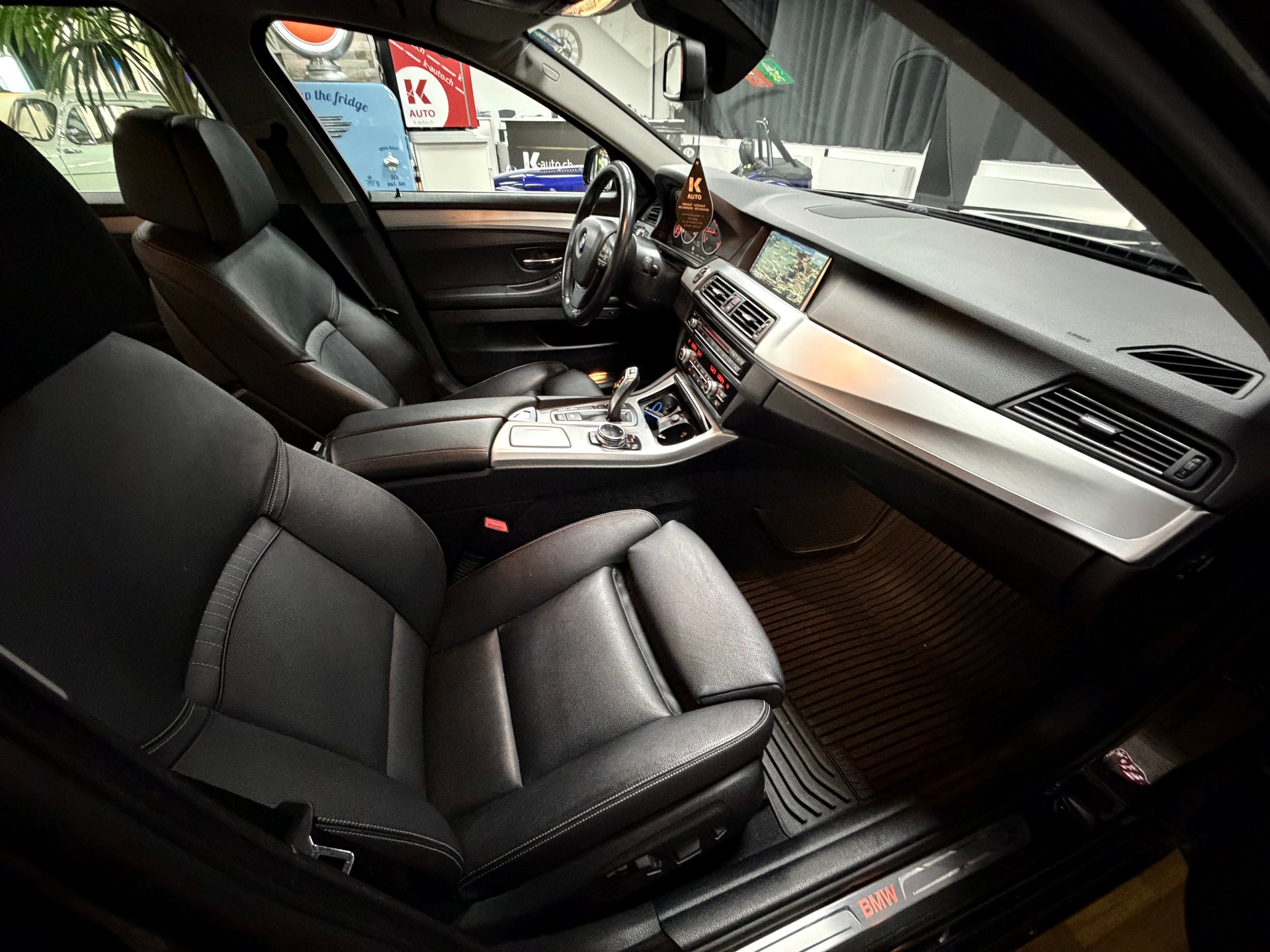 BMW 520d xDrive Luxury Line Steptronic-image-24