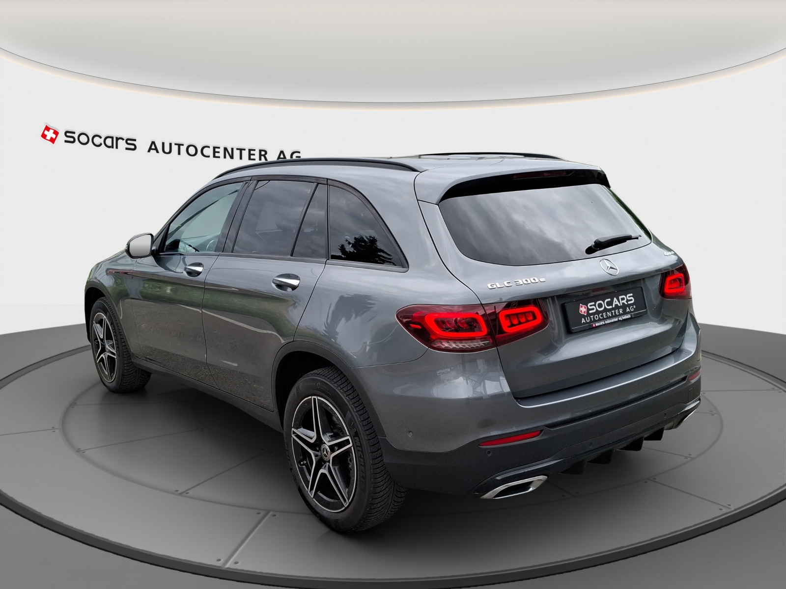 MERCEDES-BENZ GLC 300 e AMG Line 4Matic 9G-Tronic // 1.Hand-image-4