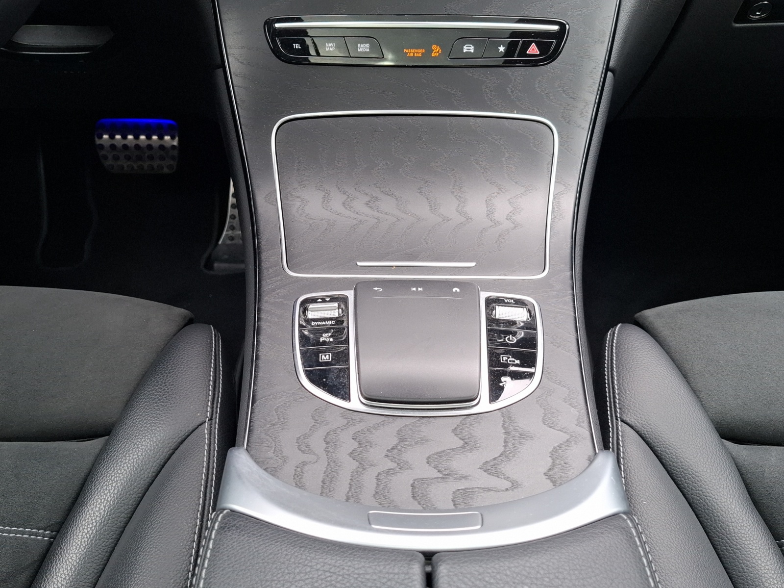 MERCEDES-BENZ GLC 300 e AMG Line 4Matic 9G-Tronic // 1.Hand-image-12