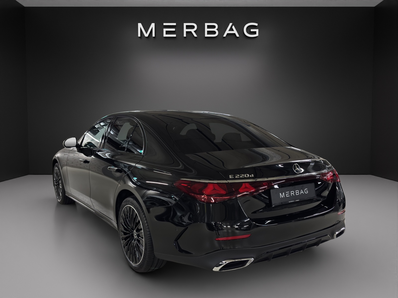 MERCEDES-BENZ E 220 d 4Matic 9G-Tronic-image-4