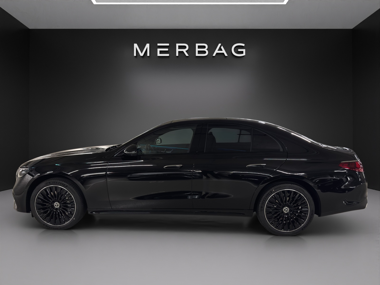MERCEDES-BENZ E 220 d 4Matic 9G-Tronic-image-5