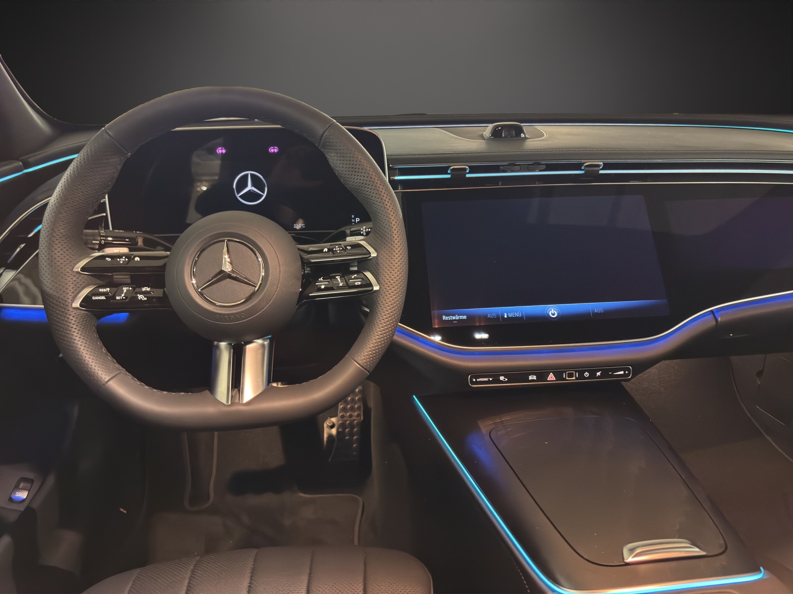MERCEDES-BENZ E 220 d 4Matic 9G-Tronic-image-11
