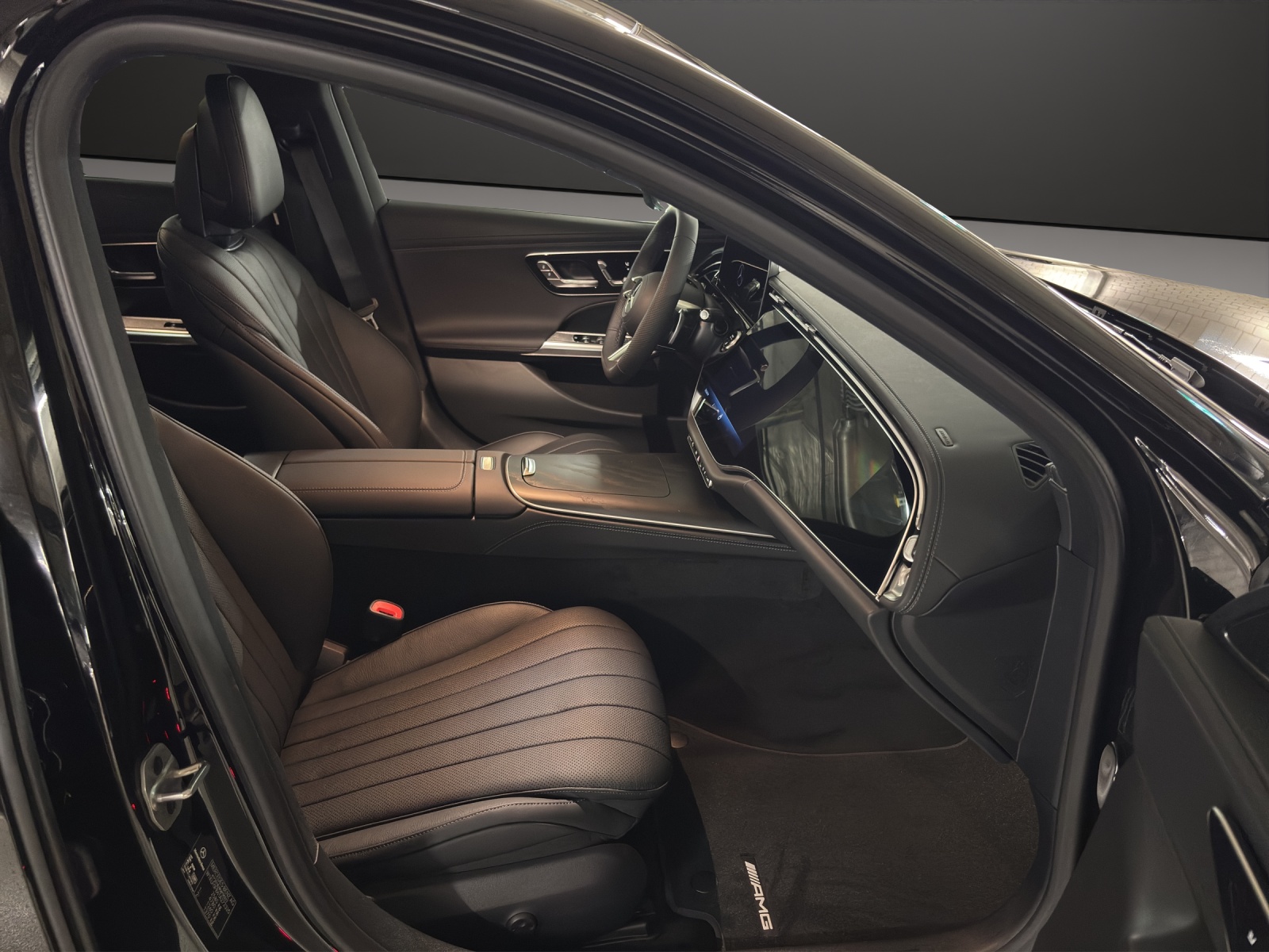 MERCEDES-BENZ E 220 d 4Matic 9G-Tronic-image-12