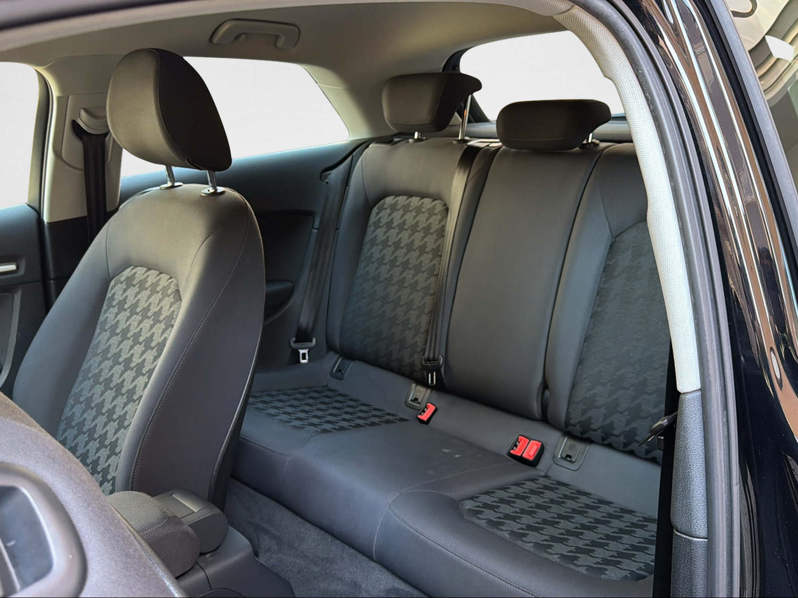 AUDI A3 2.0 TDI Attraction-image-13