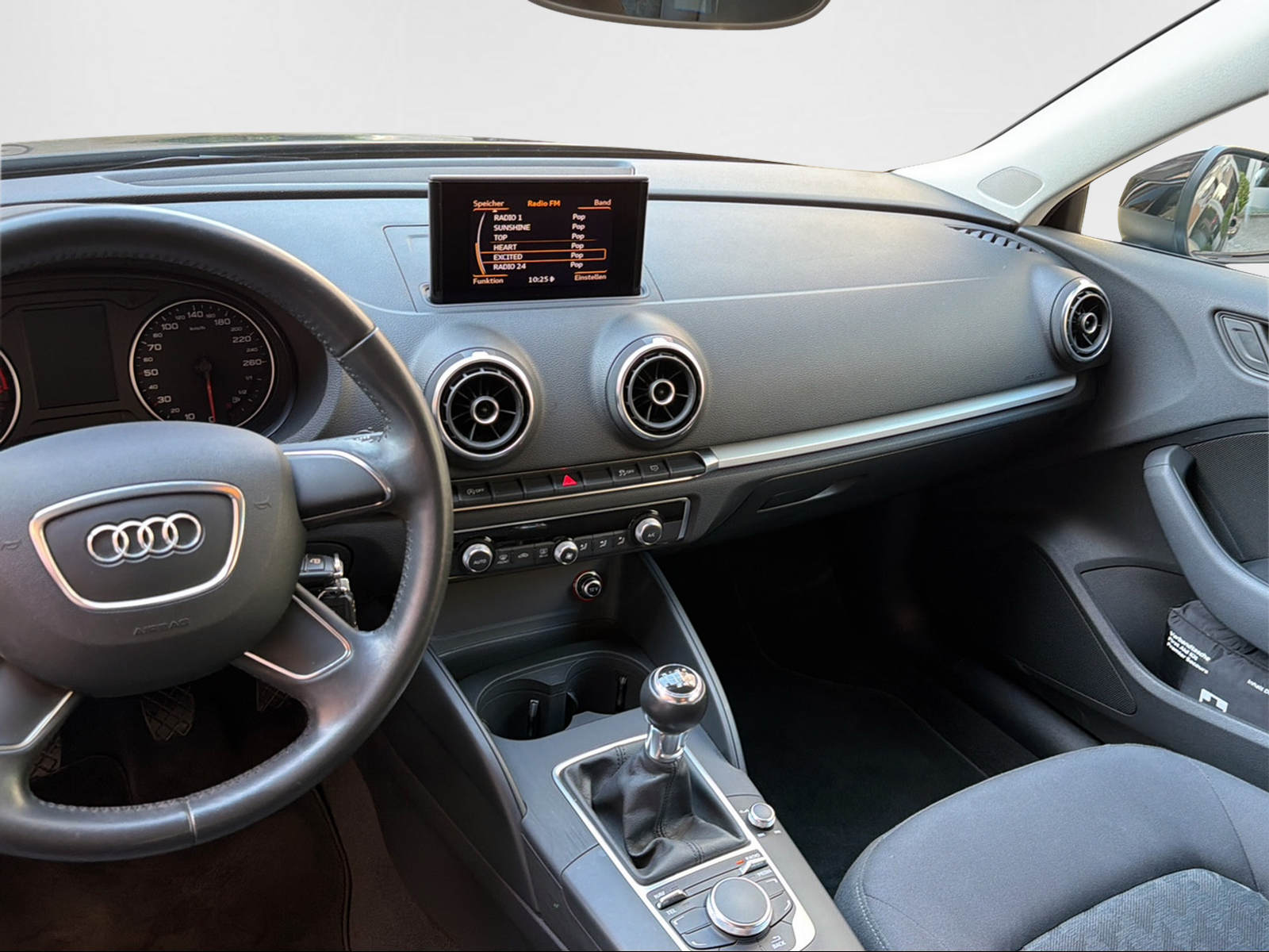 AUDI A3 2.0 TDI Attraction-image-14
