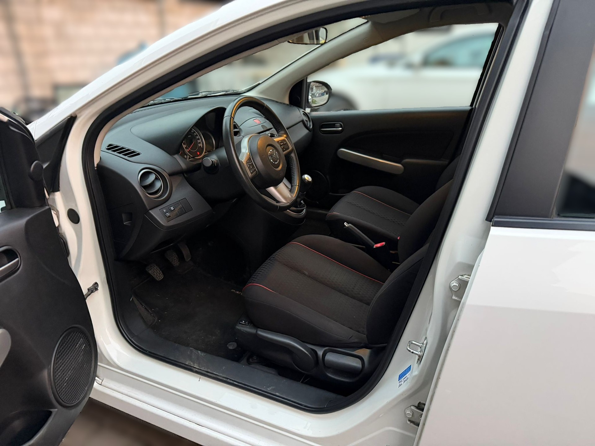 MAZDA 2 1.5i 16V Sport-showroom-element-3