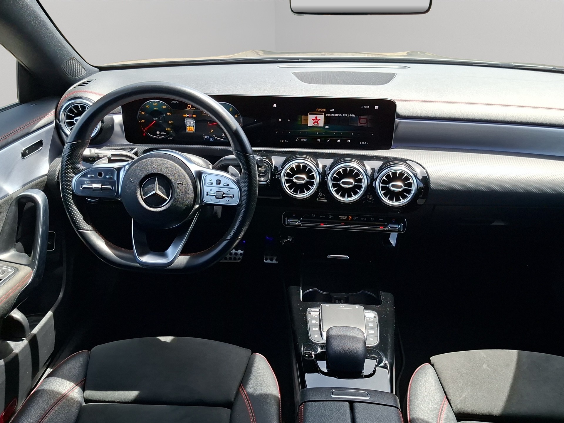 MERCEDES-BENZ CLA Shooting Brake 200 AMG Line 7G-DCT-image-12