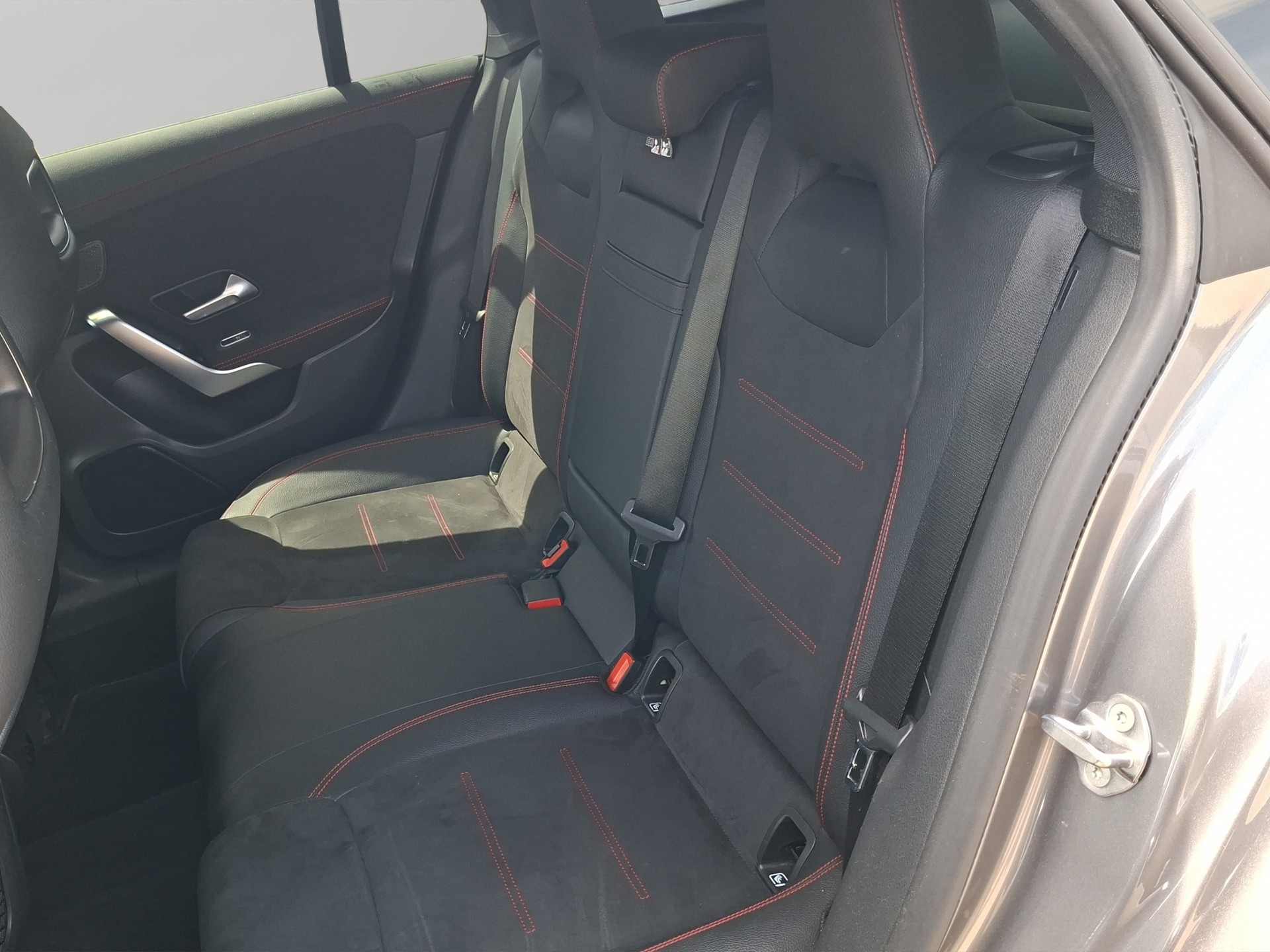 MERCEDES-BENZ CLA Shooting Brake 200 AMG Line 7G-DCT-image-11