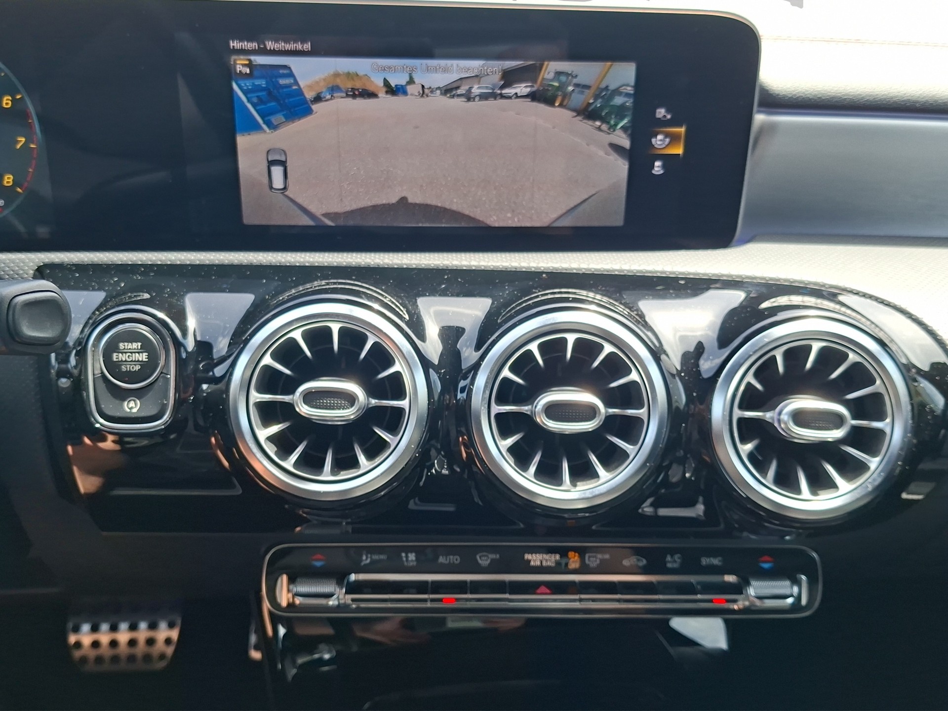 MERCEDES-BENZ CLA Shooting Brake 200 AMG Line 7G-DCT-image-13