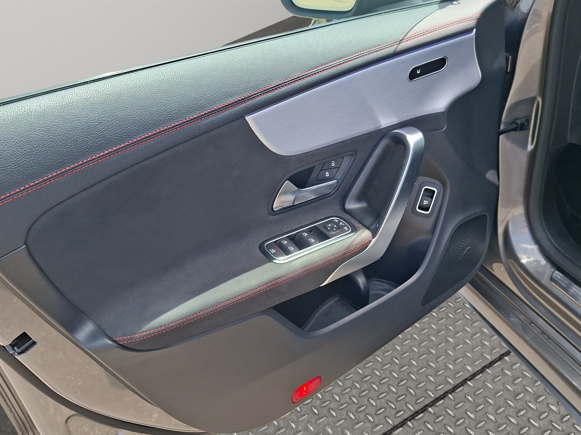 MERCEDES-BENZ CLA Shooting Brake 200 AMG Line 7G-DCT-image-10