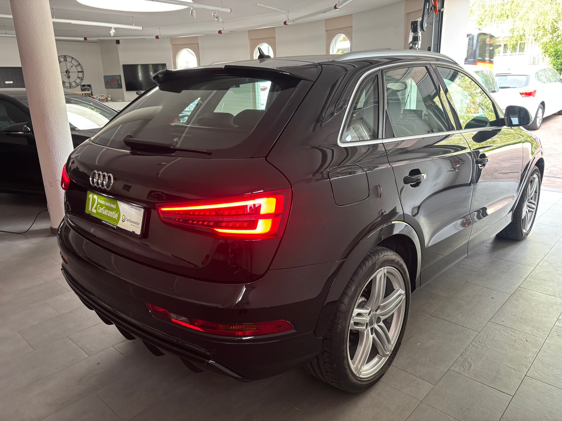AUDI RS Q3 2.5 TFSI quattro S-tronic-image-4