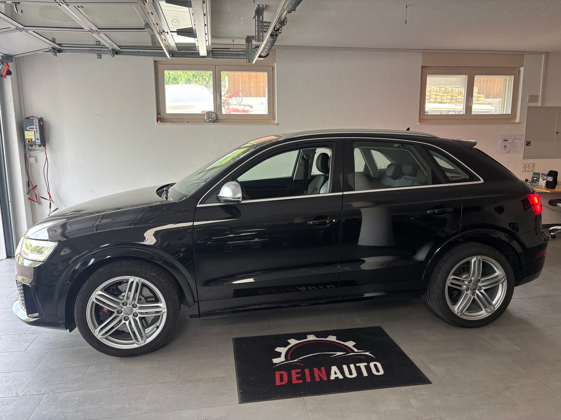 AUDI RS Q3 2.5 TFSI quattro S-tronic-image-1