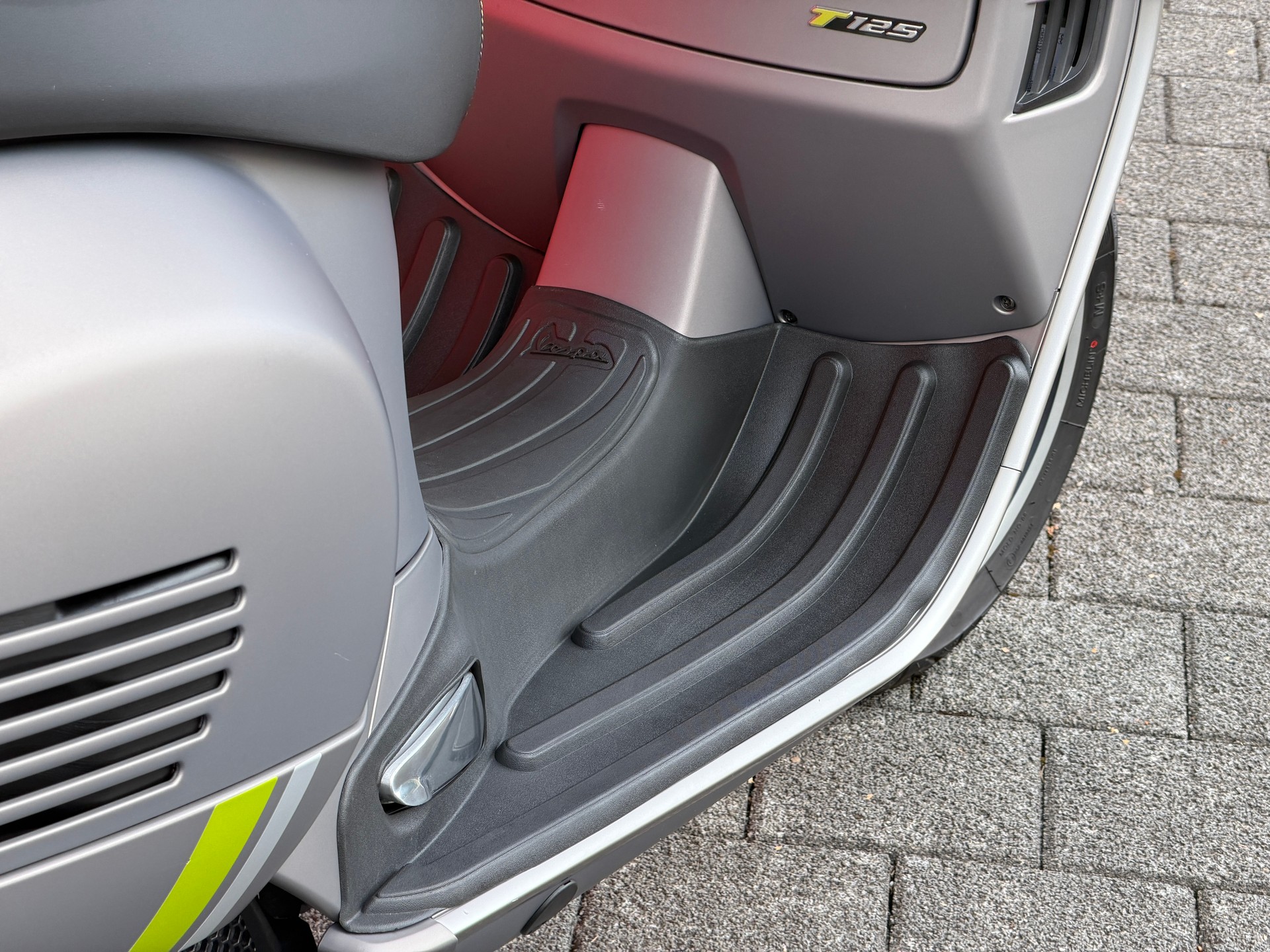 PIAGGIO Vespa GTS 125 Super Tech ABS-image-3