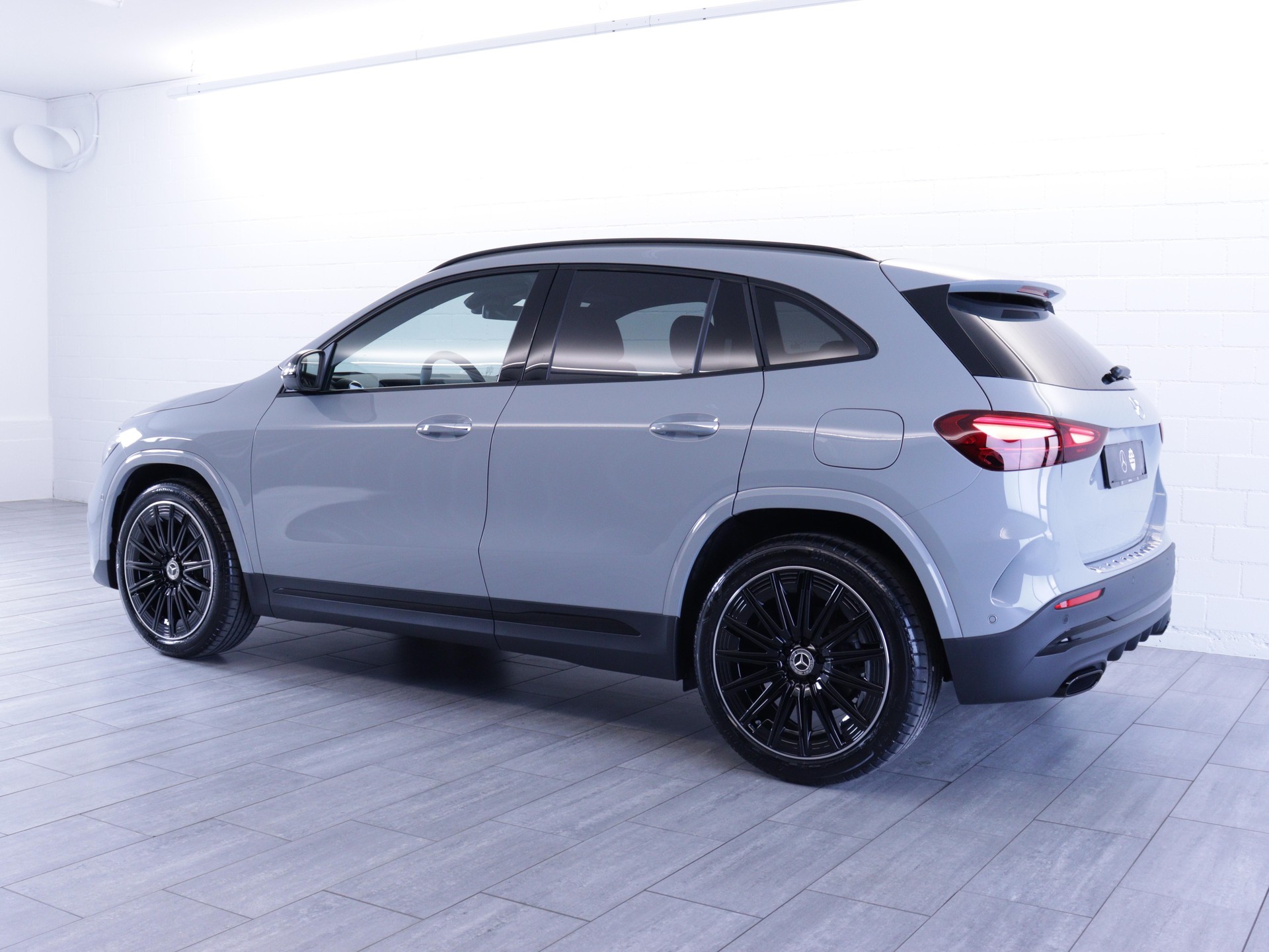 MERCEDES-BENZ GLA 200 Night Star AMG Line-showroom-element-2