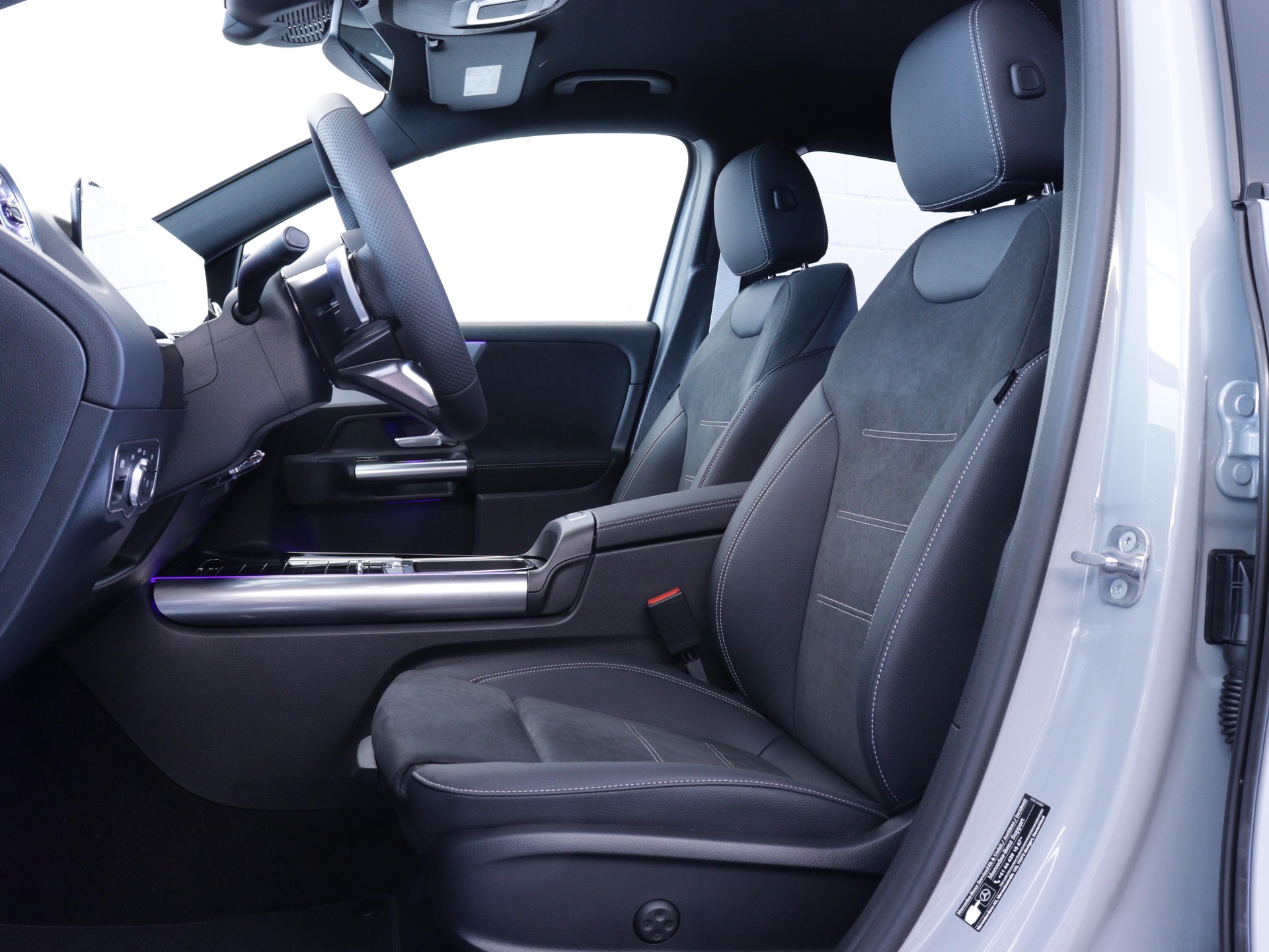 MERCEDES-BENZ GLA 200 Night Star AMG Line-image-7