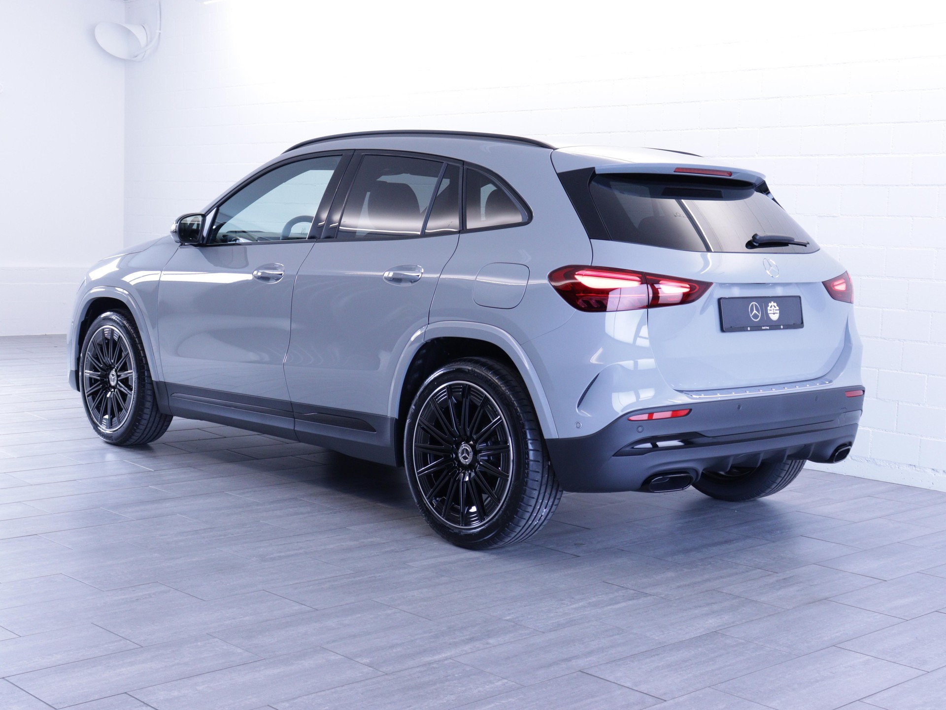 MERCEDES-BENZ GLA 200 Night Star AMG Line-showroom-element-3