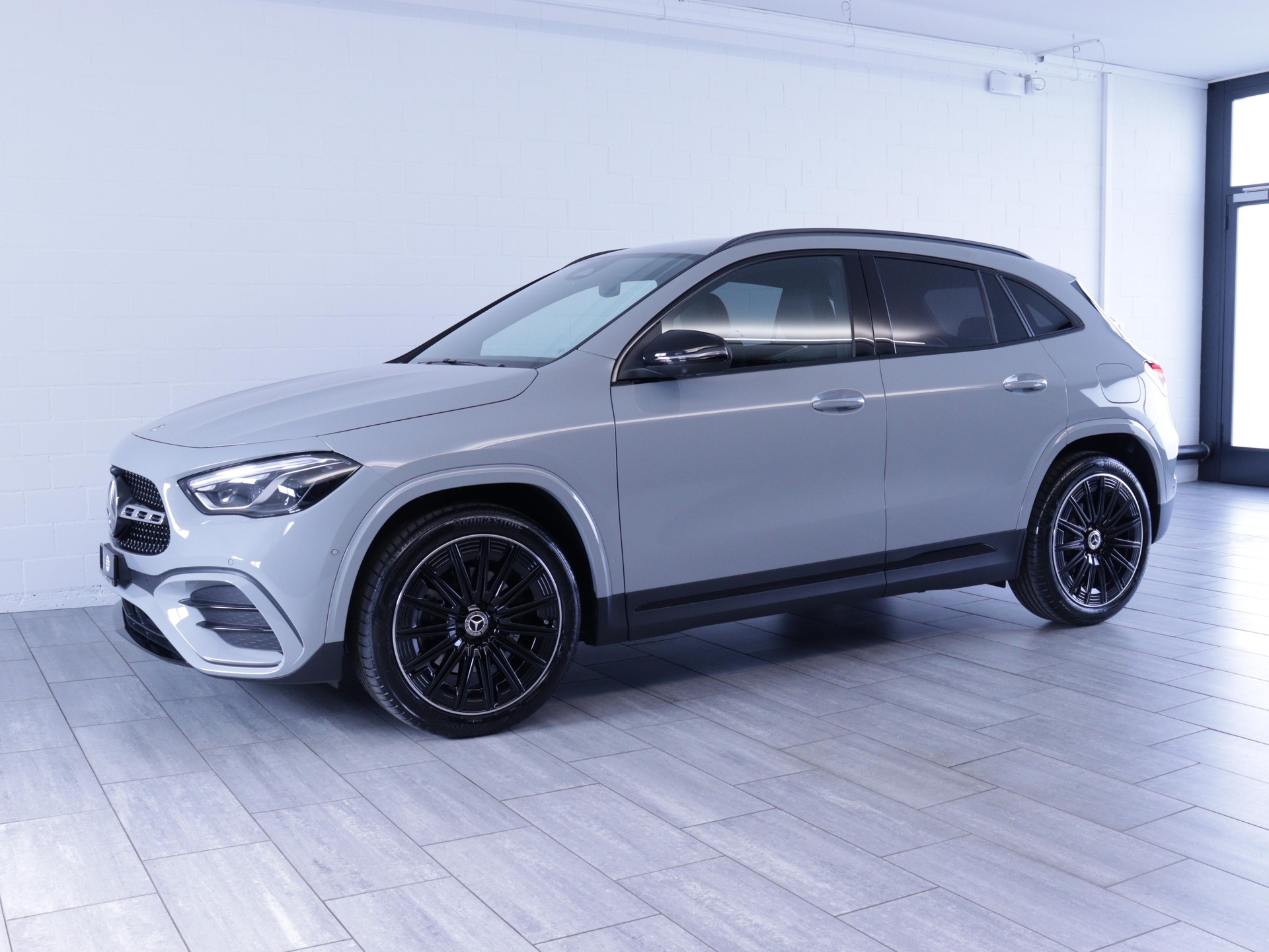 MERCEDES-BENZ GLA 200 Night Star AMG Line-showroom-element-1