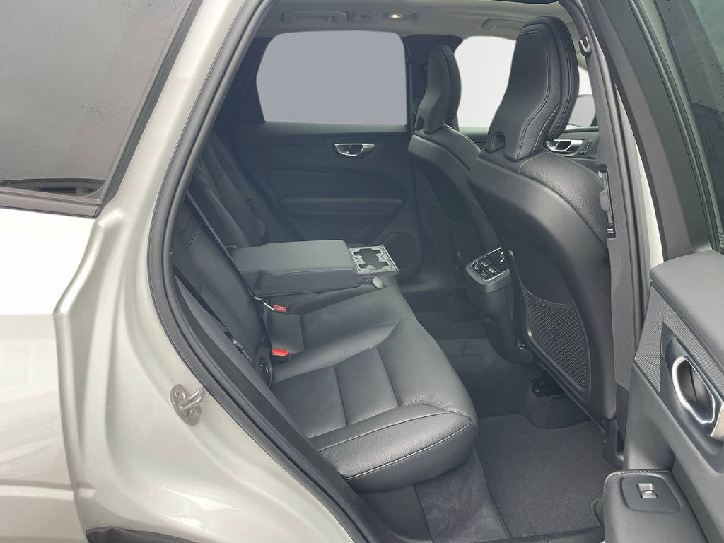 VOLVO XC60 2.0 B5 MH Ultimate Dark AWD-image-10