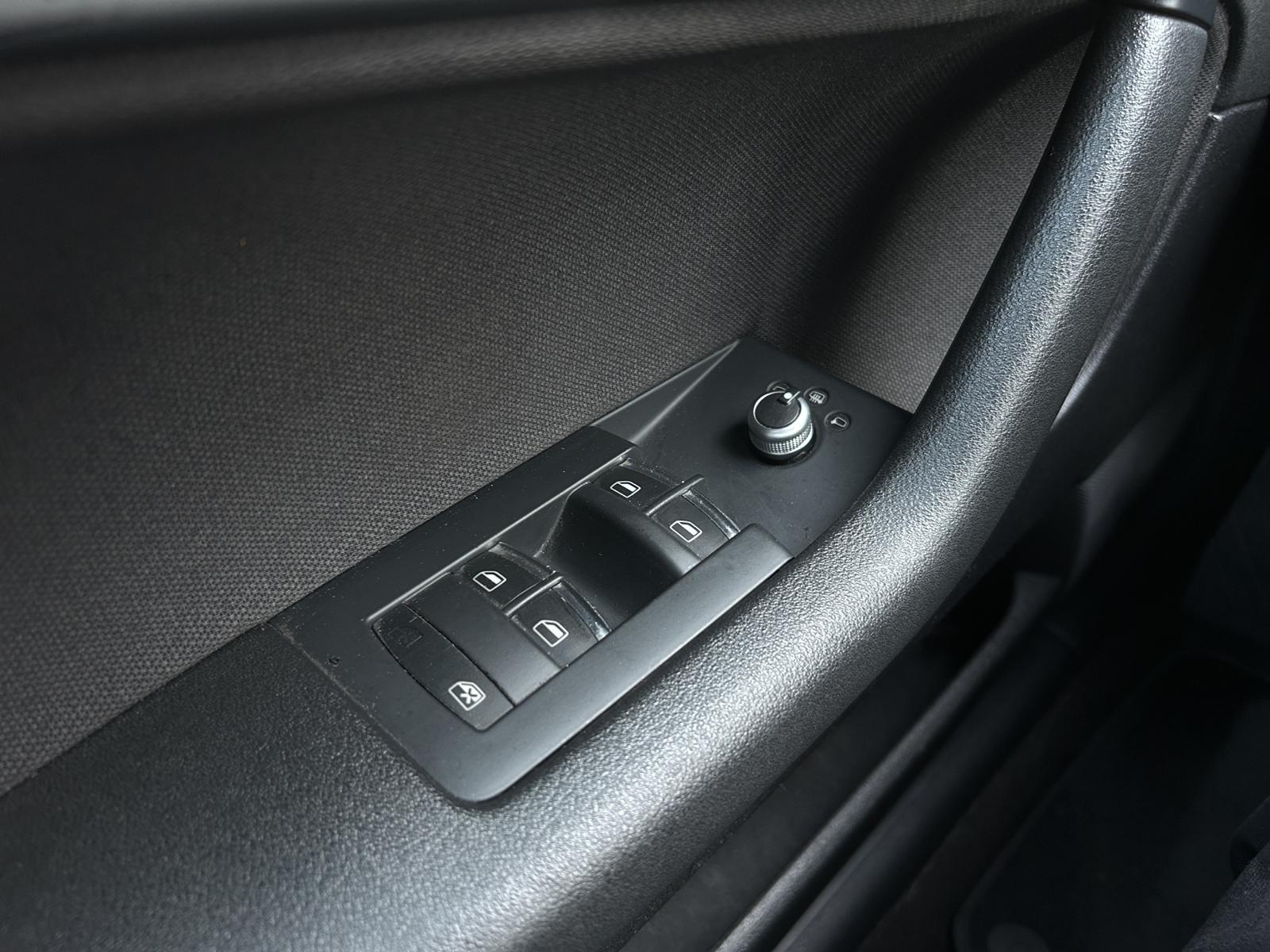 AUDI A3 Sportback 1.4 TFSI Attraction-image-20