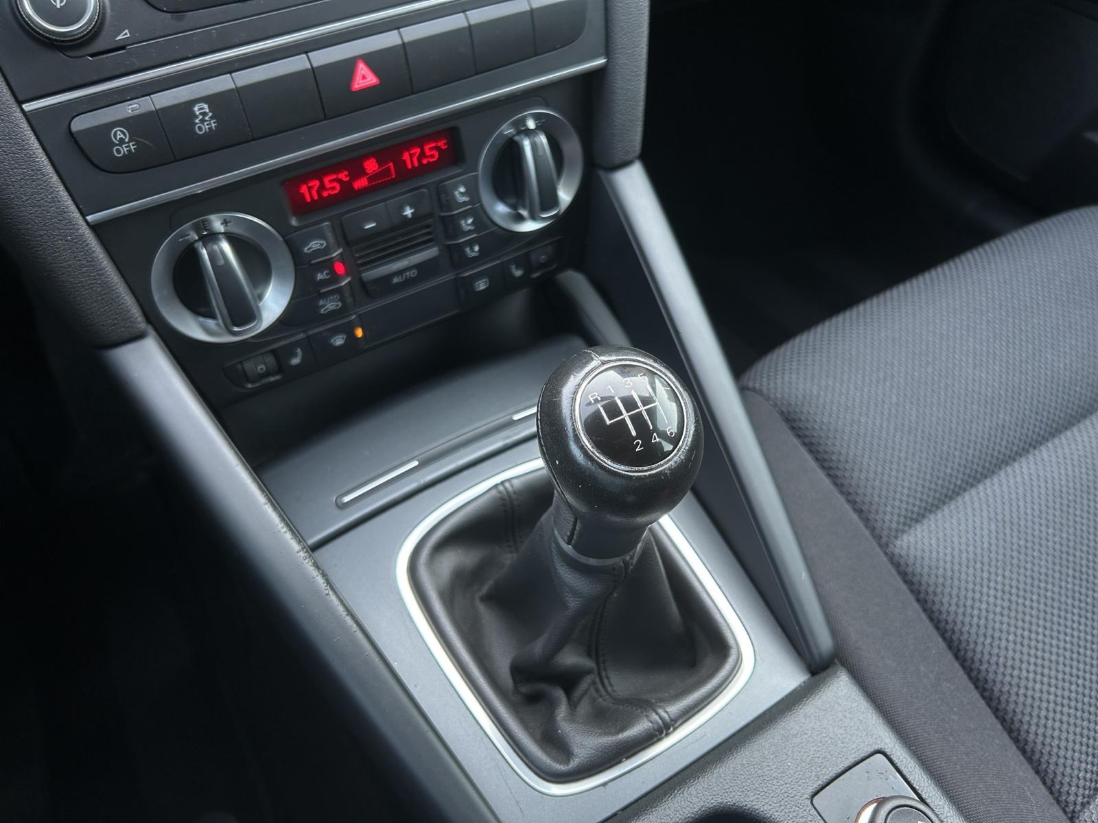 AUDI A3 Sportback 1.4 TFSI Attraction-image-19
