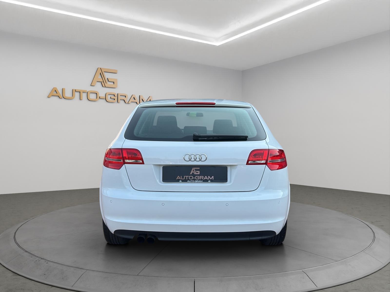 AUDI A3 Sportback 1.4 TFSI Attraction-showroom-element-3