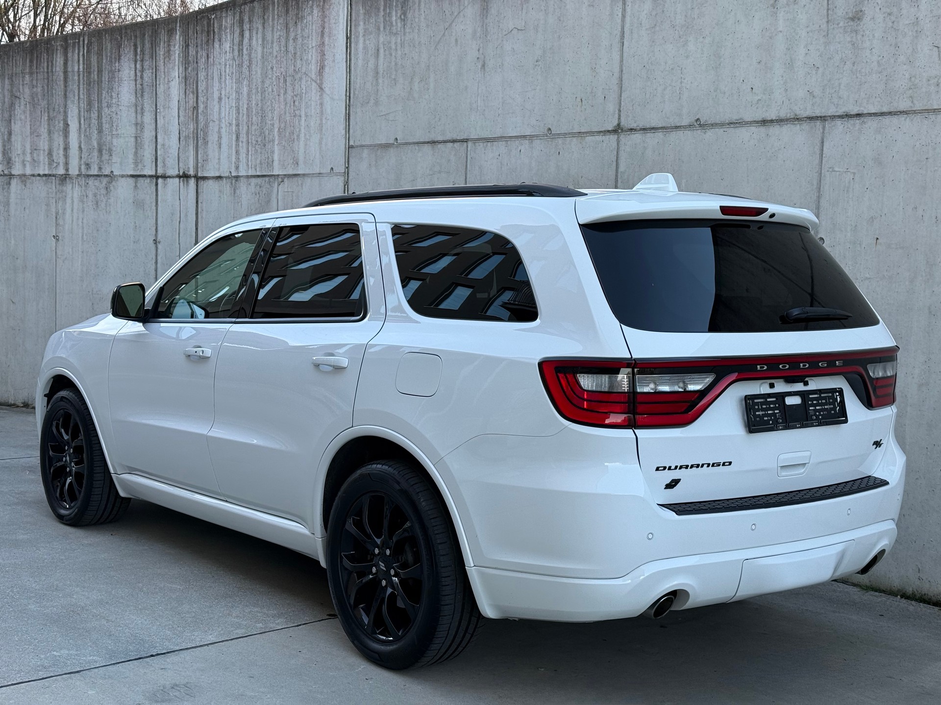 DODGE Durango R/T-showroom-element-2
