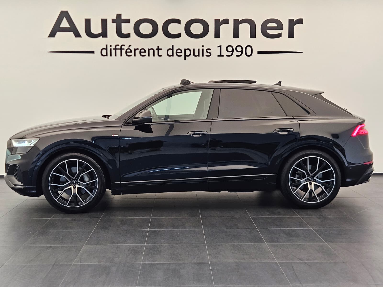AUDI Q8 55 TFSI quattro tiptronic-showroom-element-1