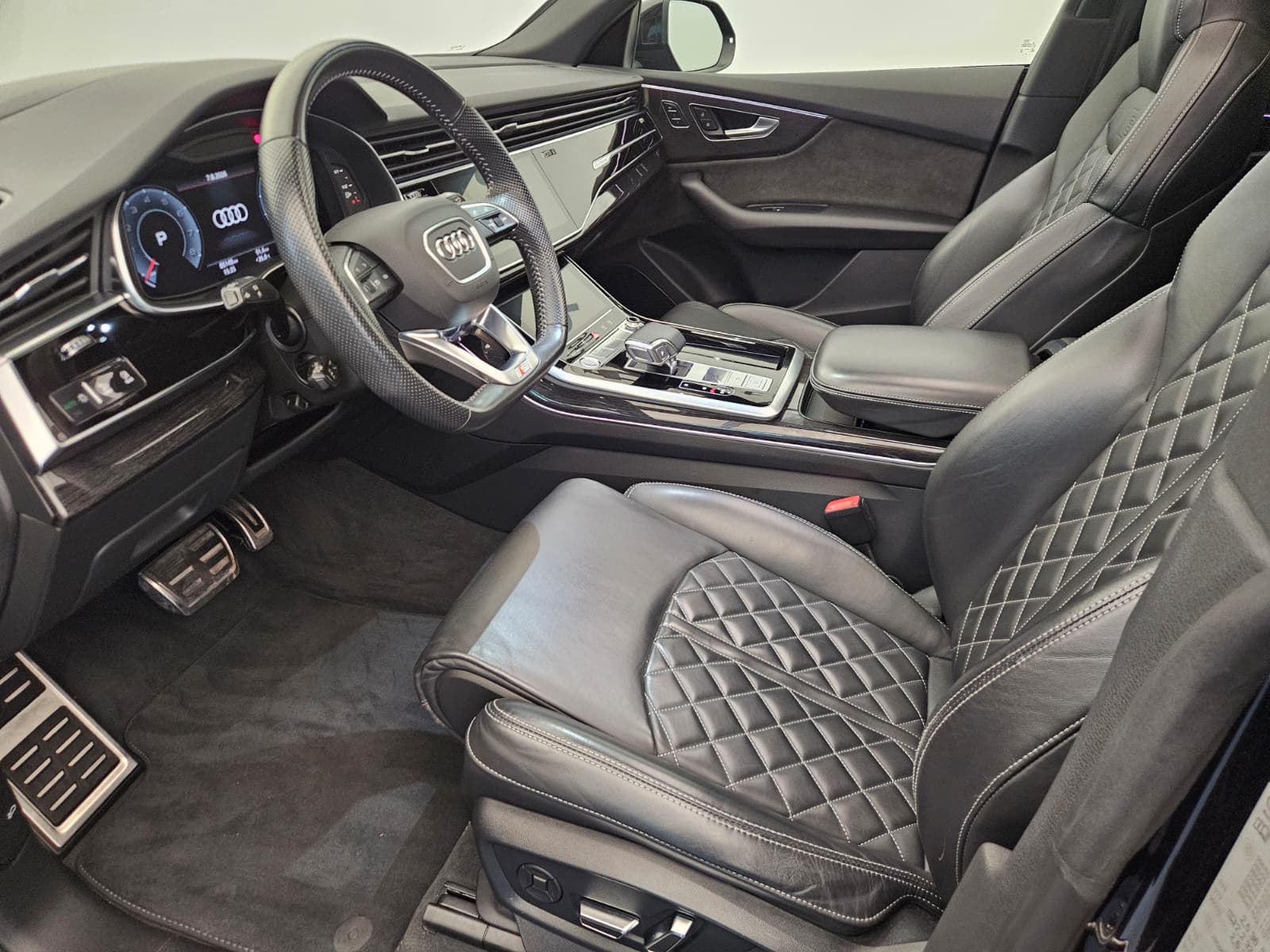 AUDI Q8 55 TFSI quattro tiptronic-image-10