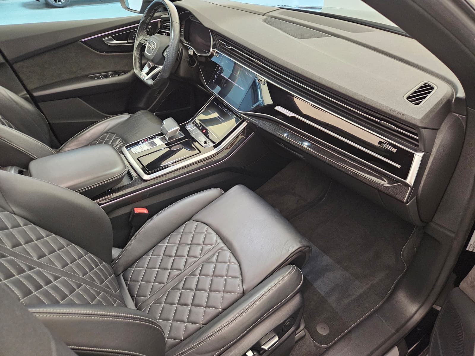 AUDI Q8 55 TFSI quattro tiptronic-image-11