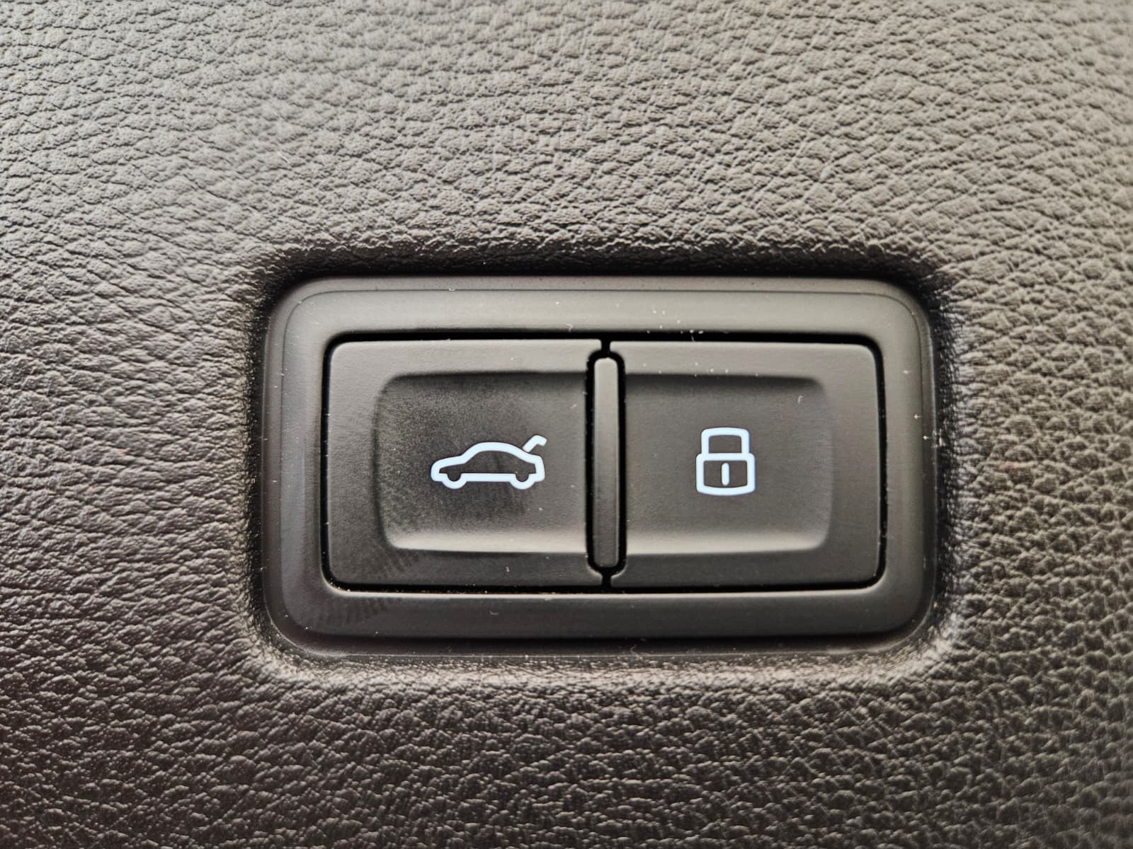 AUDI Q8 55 TFSI quattro tiptronic-image-15
