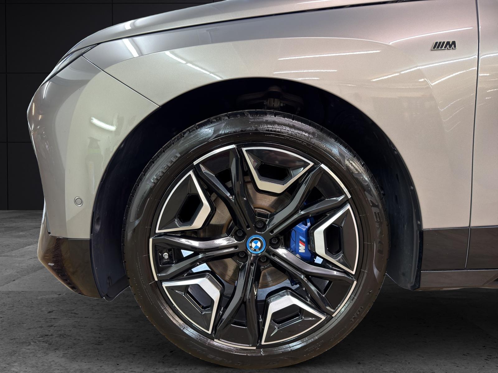 BMW iX M60-image-8