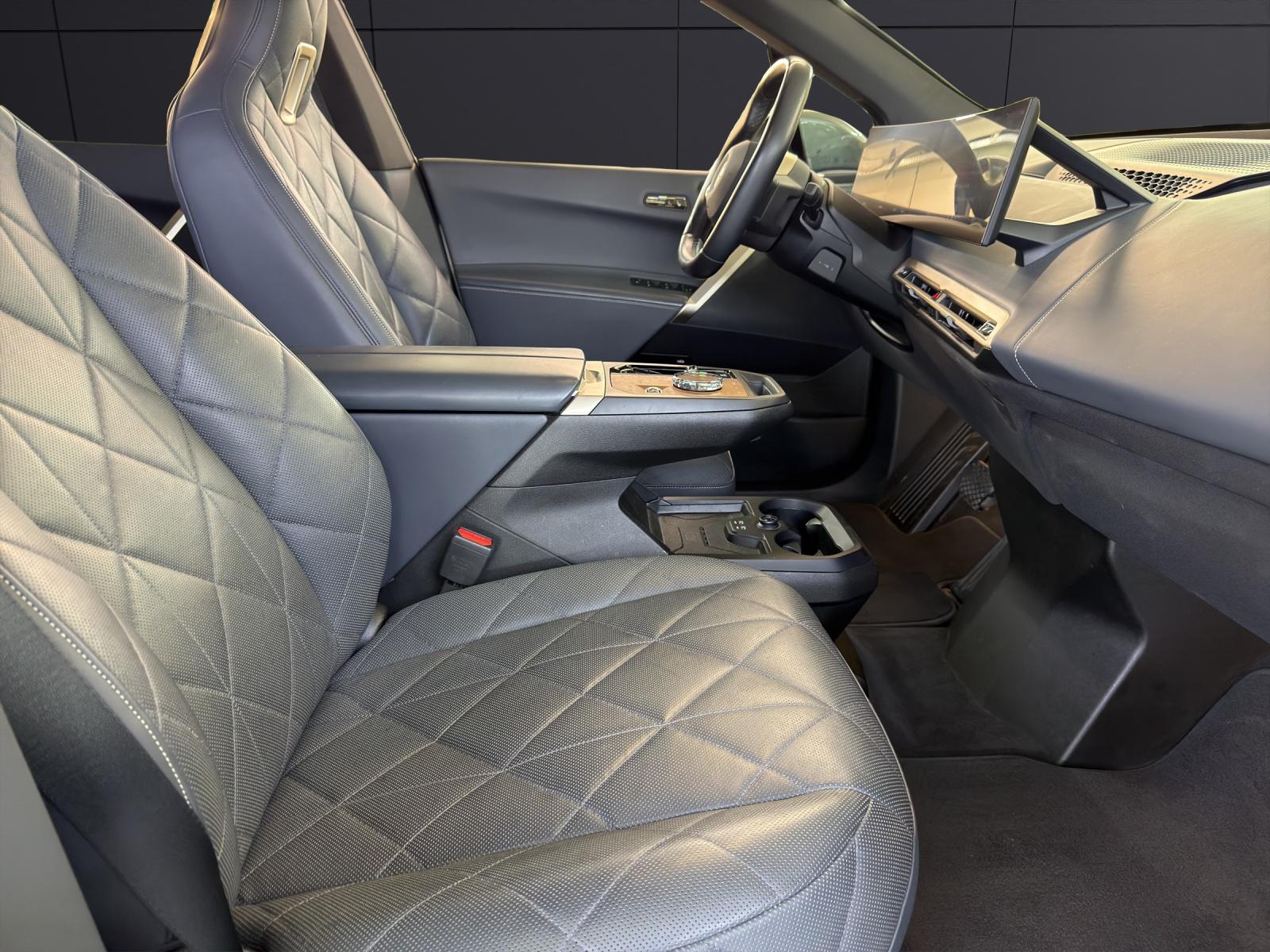 BMW iX M60-image-14