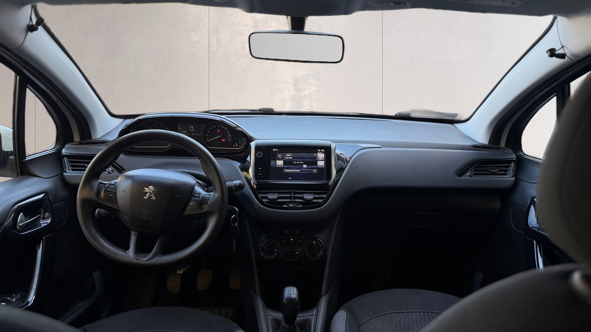 PEUGEOT 208 1.2 PureTech Style-image-8